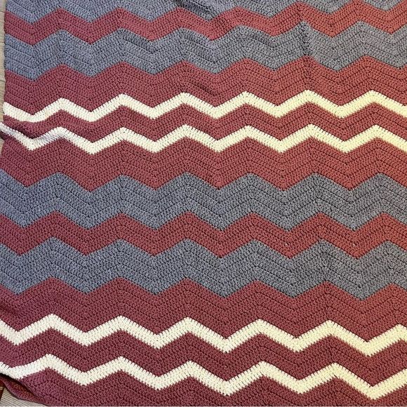 Hand Knitted Boho Chevron pattern Blanket Grey, Pink and Cream Full size - Picture 5 of 9